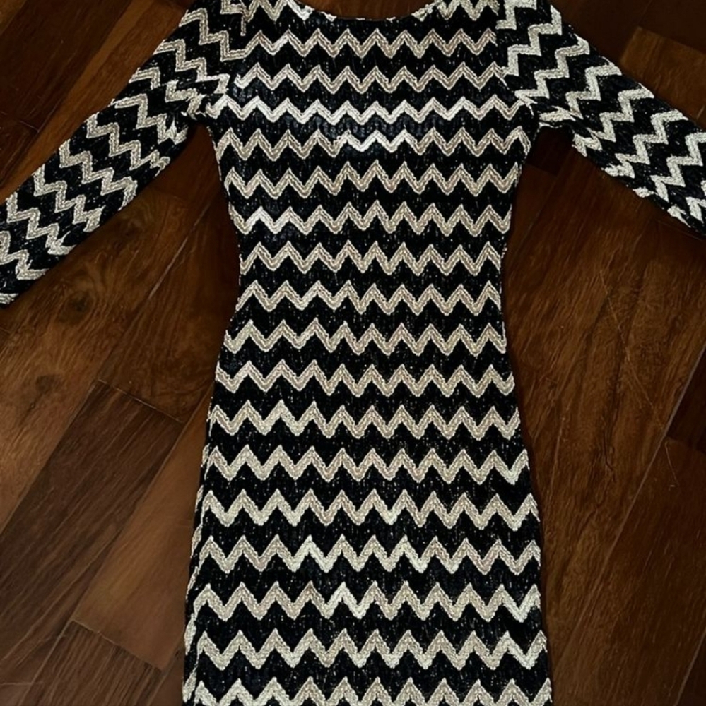 FOREVER 21 Black and Gold Chevron 3/4 Length Sleeve Pencil Skirt Dress - Lined